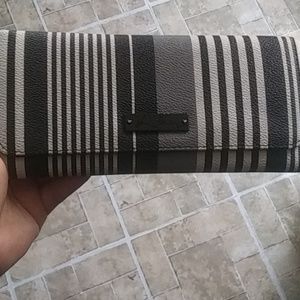 Vera Bradley magnetic closure wallet